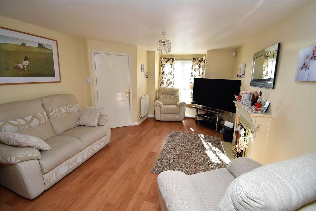 Farriers Way, Houghton Regis, Bedfordshire, LU5 3 bed link detached