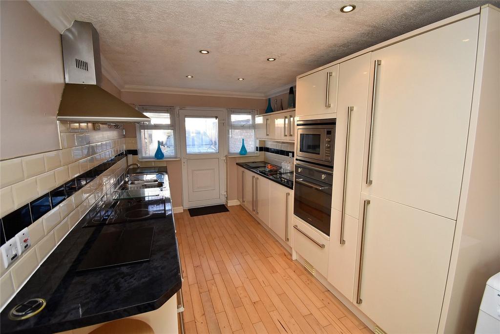 Farriers Way, Houghton Regis, Bedfordshire, LU5 3 bed link detached