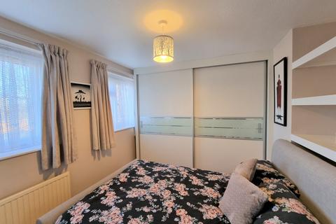 42 Ambassador, Bracknell, RG12 8XP