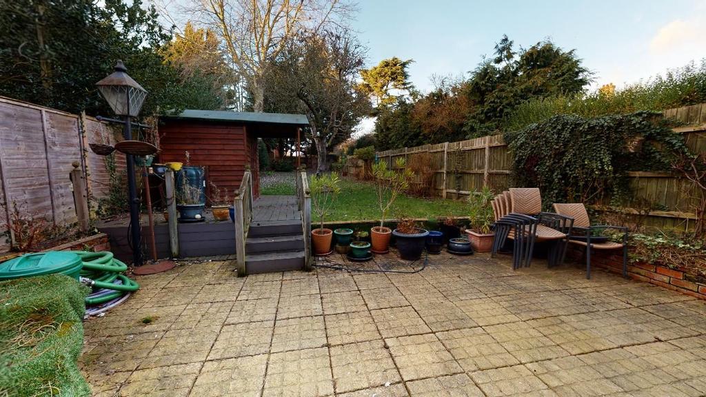 Weedon Road, Duston, Northampton NN5 4EX 4 bed semidetached house £