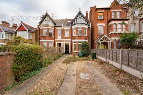 29 Kent Gardens, London, W13 8BU