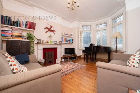 29 Kent Gardens, London, W13 8BU