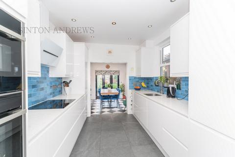 29 Kent Gardens, London, W13 8BU