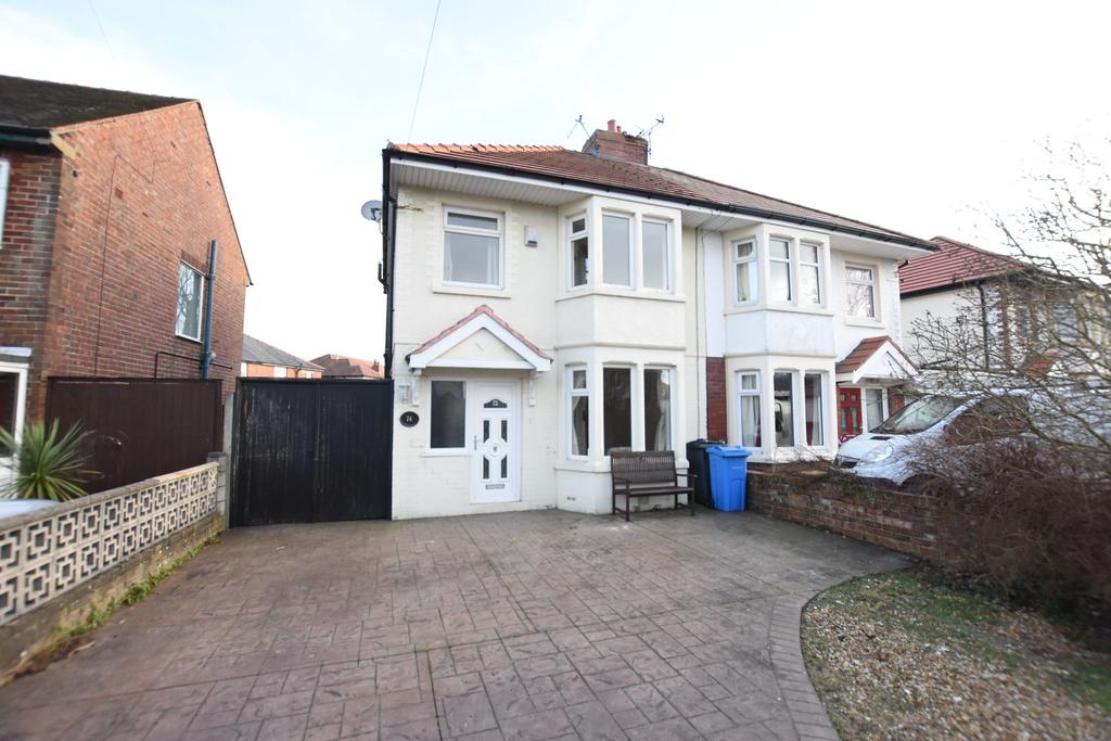 Preston Road, Lytham, FY8 3 bed semidetached house £950 pcm (£219 pw)