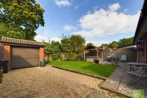 2 bedroom bungalow for sale, Nine Mile Ride, Finchampstead, Wokingham, Berkshire, RG40