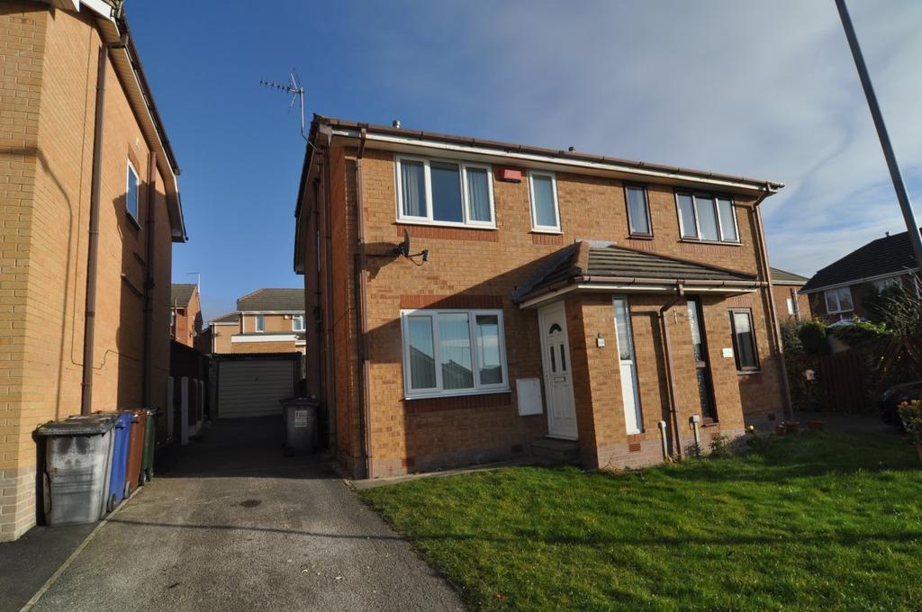 Birchfield Crescent, Dodworth 3 bed semidetached house £695 pcm (£