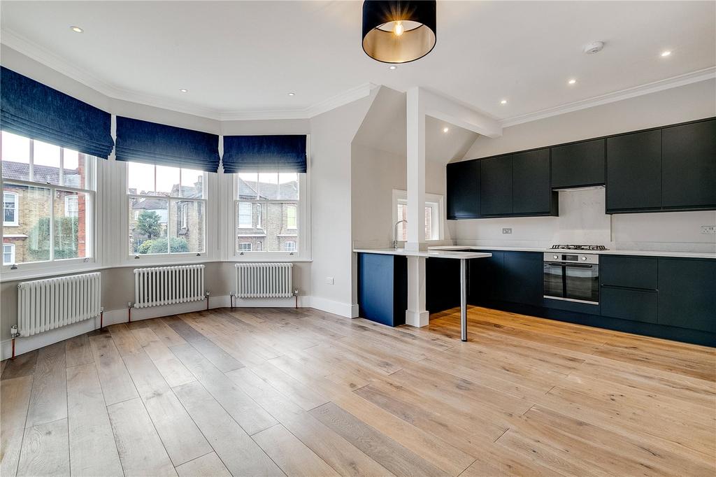 Kirkstall Road, London, SW2 3 bed apartment £3,250 pcm (£750 pw)