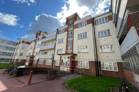 2 bedroom flat to rent, Mountview Court, Turnpike Lane, N8