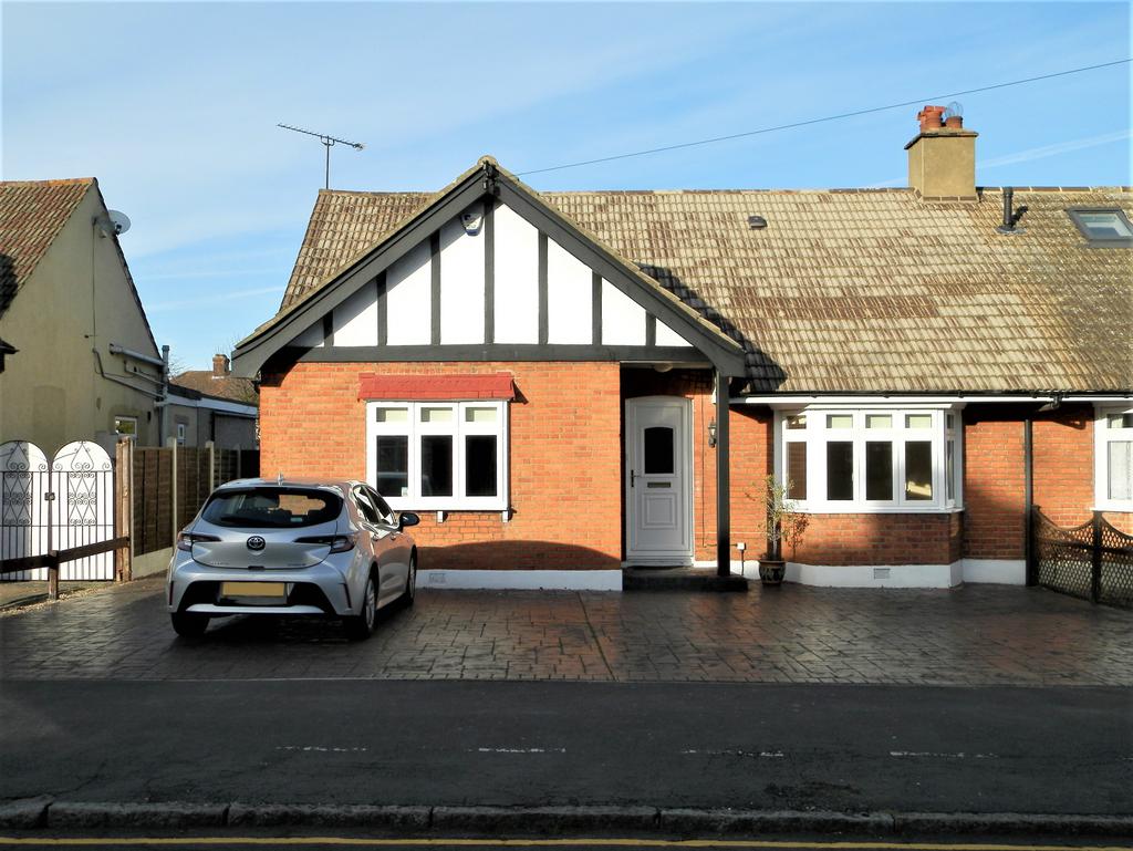 Sunnyside Gardens, Upminster RM14 2 bed semidetached bungalow £675,000