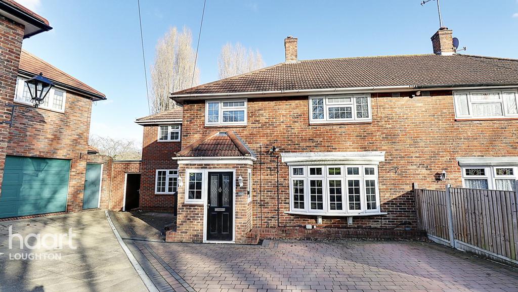 Grosvenor Drive, Loughton, Essex, IG10 6 bed semidetached house £670,000