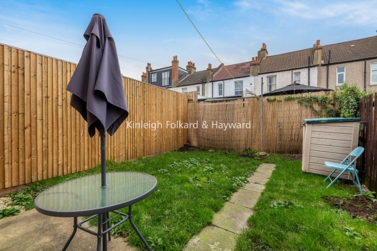 Tynemouth Road Mitcham CR4 2 bed £1,600 pcm (£369 pw)
