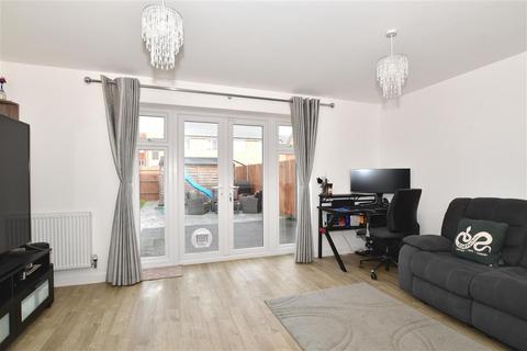 14 Barchamber Way, Gravesend, DA12 2FA