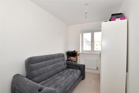 14 Barchamber Way, Gravesend, DA12 2FA