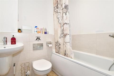14 Barchamber Way, Gravesend, DA12 2FA