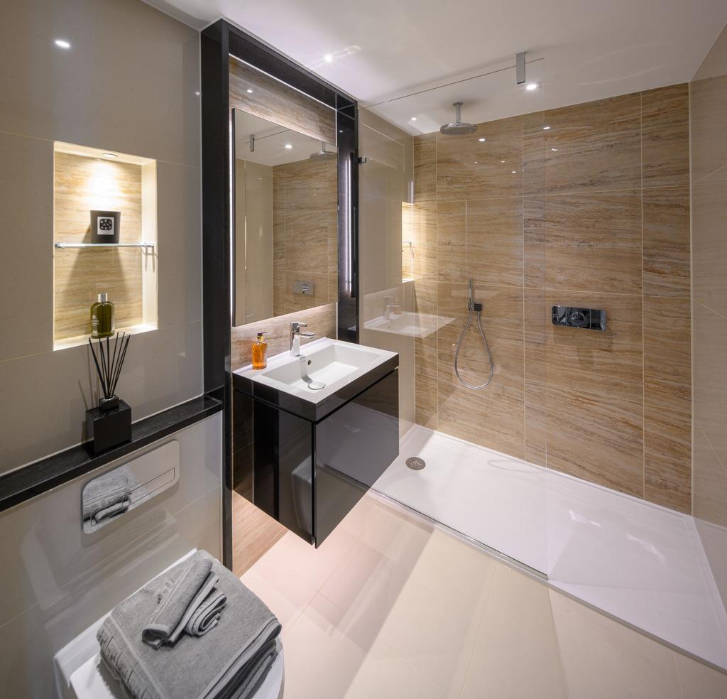 Apartment 1.13.5- bathroom.jpg