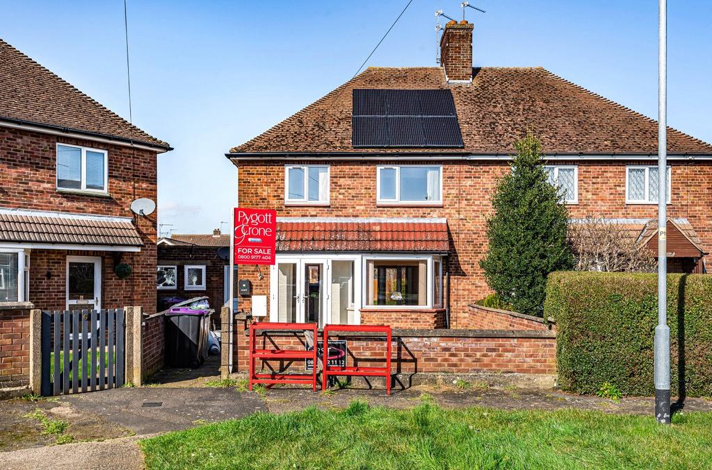 Cherry Close, Sleaford, NG34 3 bed semidetached house £180,000