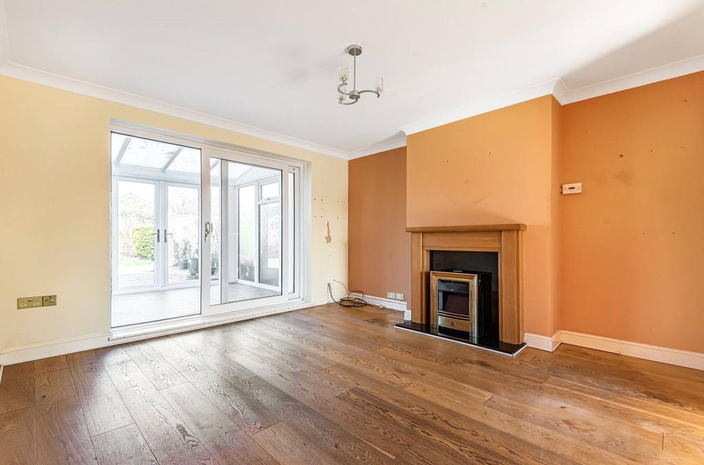 Cherry Close, Sleaford, NG34 3 bed semidetached house £180,000