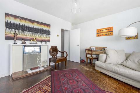 82 Weydown Close, London, SW19 6JQ
