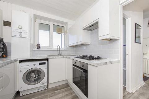 82 Weydown Close, London, SW19 6JQ