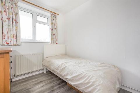 82 Weydown Close, London, SW19 6JQ