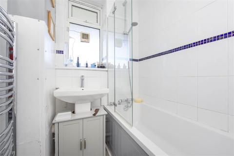 82 Weydown Close, London, SW19 6JQ