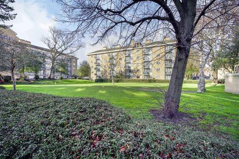 82 Weydown Close, London, SW19 6JQ