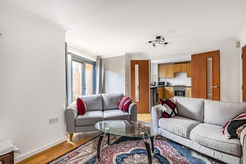2 bedroom flat to rent, Kenninghall Road, Clapton, E5