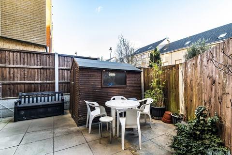 2 bedroom flat to rent, Kenninghall Road, Clapton, E5