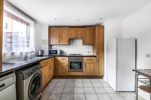 2 bedroom flat to rent, Kenninghall Road, Clapton, E5