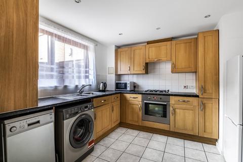 2 bedroom flat to rent, Kenninghall Road, Clapton, E5