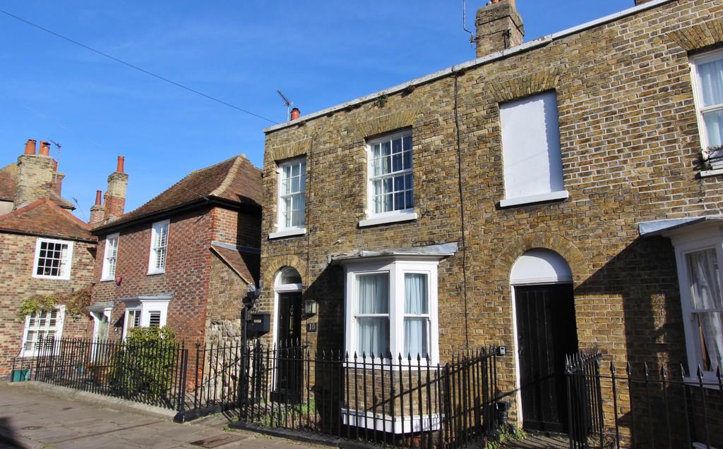 New Street, Sandwich 3 bed end of terrace house £1,250 pcm (£288 pw)