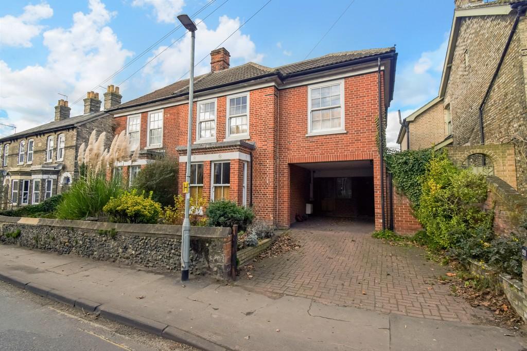 Gainsborough Road, Sudbury, CO10 2HT 4 bed semidetached house £425,000