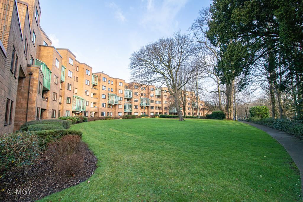 The Crescent, Llandaff 2 bed apartment £895 pcm (£207 pw)