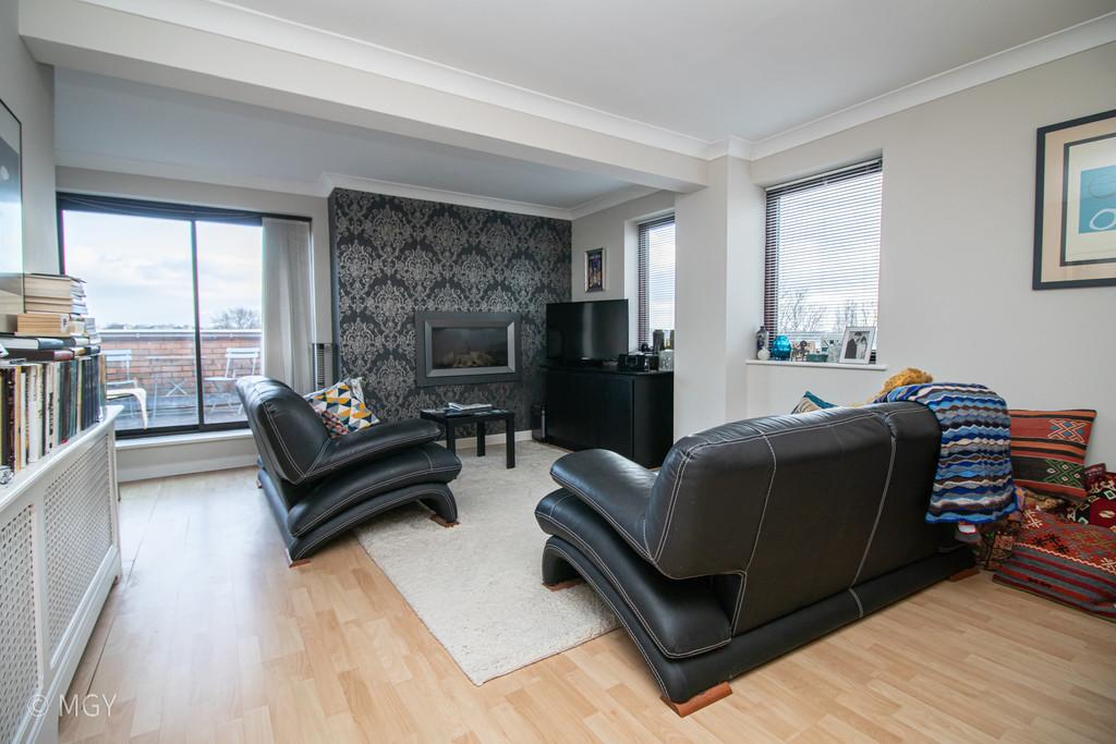 The Crescent, Llandaff 2 bed apartment £895 pcm (£207 pw)