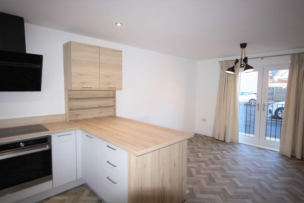 Tan Yard Square, Oak Street, Oswestry 2 bed apartment £650 pcm (£150 pw)