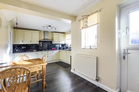 63 Alvescot Road, Carterton, OX18 3JP