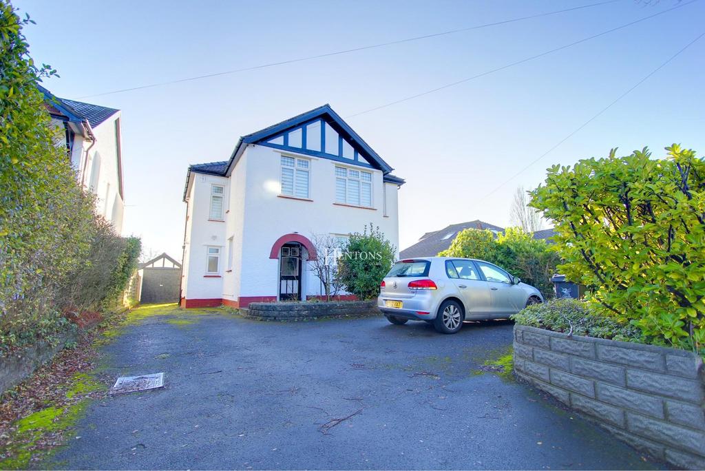 Rhydypenau Road, Cyncoed, Cardiff 3 bed detached house £1,795 pcm (£