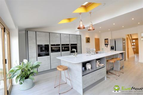 27 Hollyfield Road, Sutton Coldfield, B75 7SN