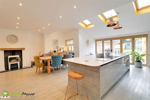 27 Hollyfield Road, Sutton Coldfield, B75 7SN