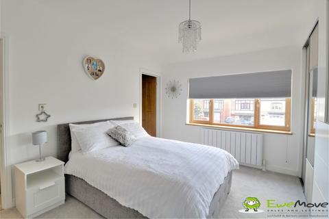 27 Hollyfield Road, Sutton Coldfield, B75 7SN