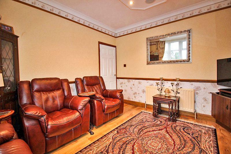 Hilston Avenue, Penn 3 bed semidetached house £280,000