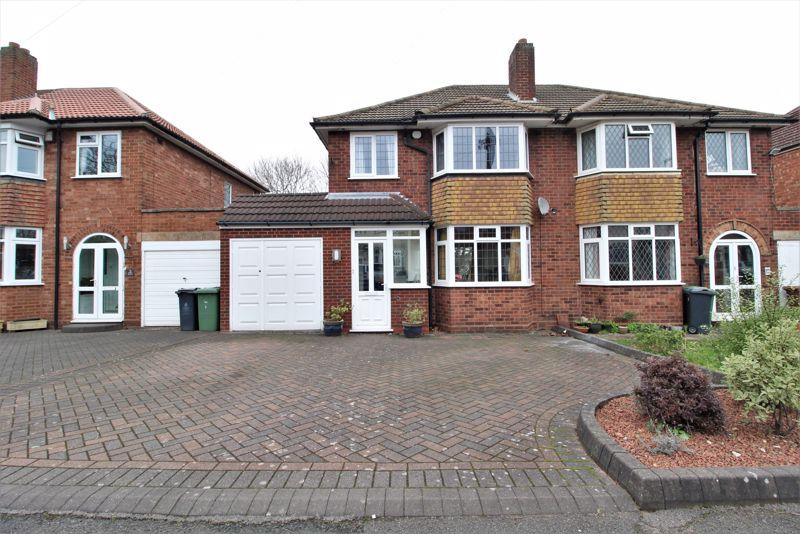 Weston Crescent, Aldridge, WS9 0HA 3 bed semidetached house £300,000