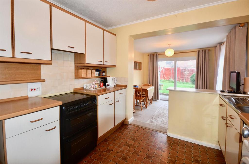 Four Acre Mead, Lydeard, Taunton 2 bed detached bungalow £250,000