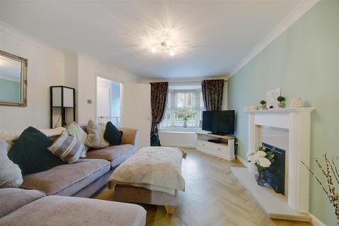 1 Cox Close, Shenley, Radlett, WD7 9JQ