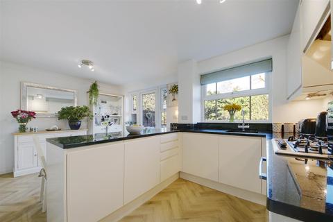 1 Cox Close, Shenley, Radlett, WD7 9JQ