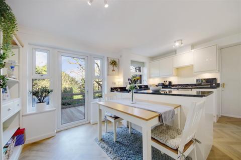1 Cox Close, Shenley, Radlett, WD7 9JQ