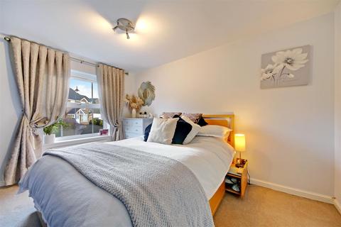 1 Cox Close, Shenley, Radlett, WD7 9JQ