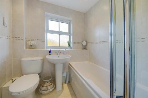 1 Cox Close, Shenley, Radlett, WD7 9JQ