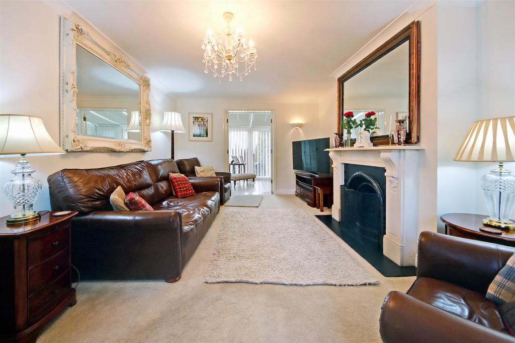 Harris Lane, Shenley 4 bed terraced house £850,000