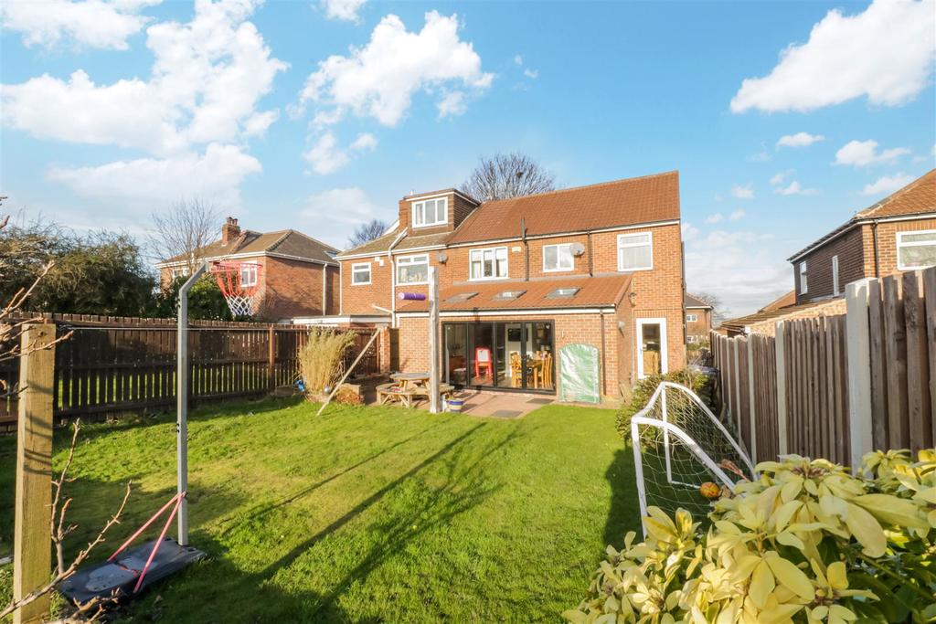 Racecourse Road, Swinton, Mexborough 4 bed semidetached house £275,000